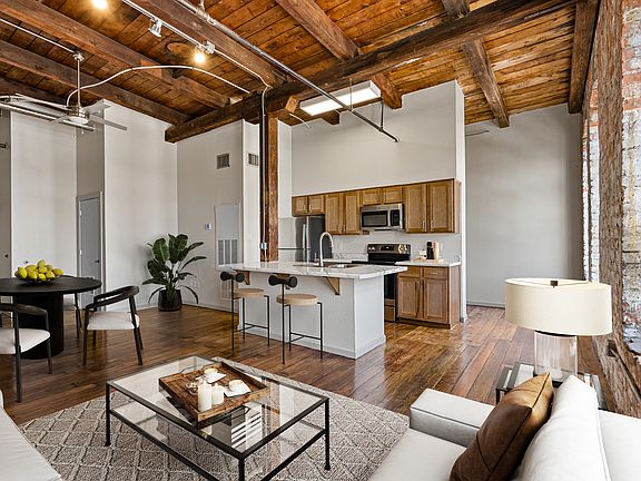 5th image of 301 Crockett St #U405