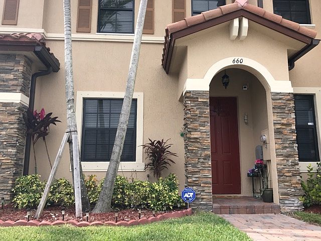 1st image of 660 SE 32nd Ave