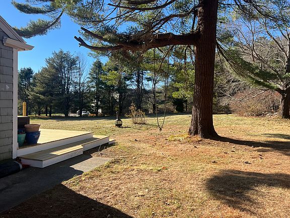 Large yard great for kids and pets