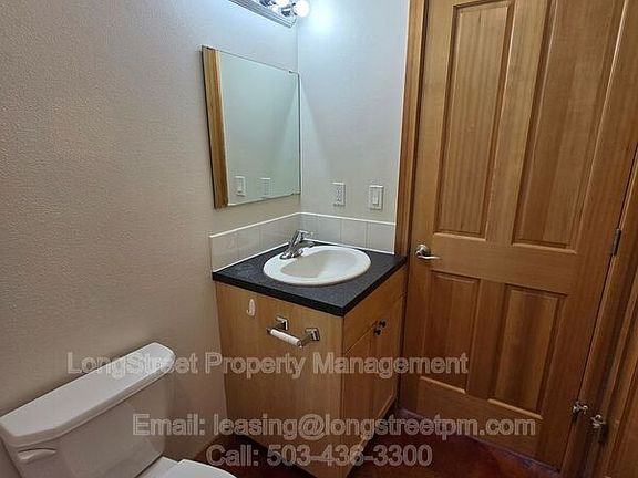 4th image of 132 SW Avery Ave Unit 103