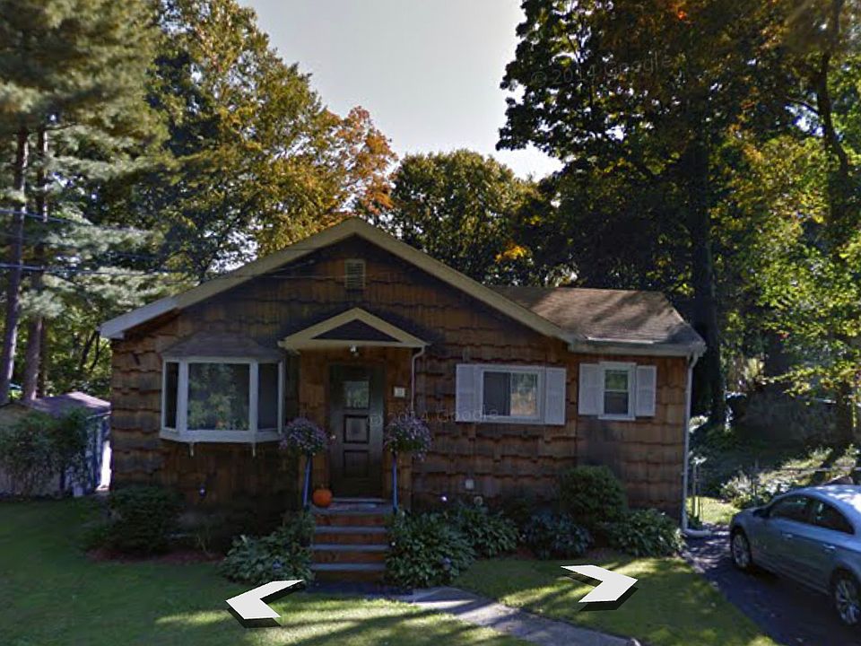 2nd image of 39 Hollow Brook Ln
