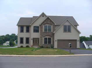 2800 Primrose Ln N, York, PA 17404