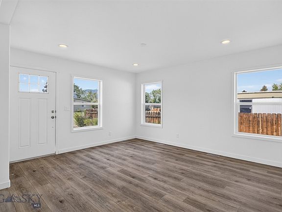 4th image of 306 S Cook St