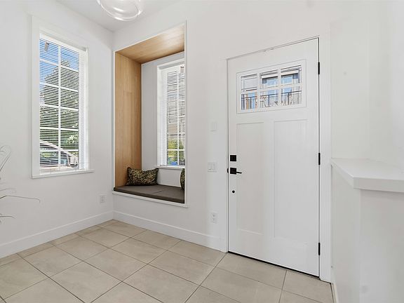 2nd image of 3552 Victoria Dr #9
