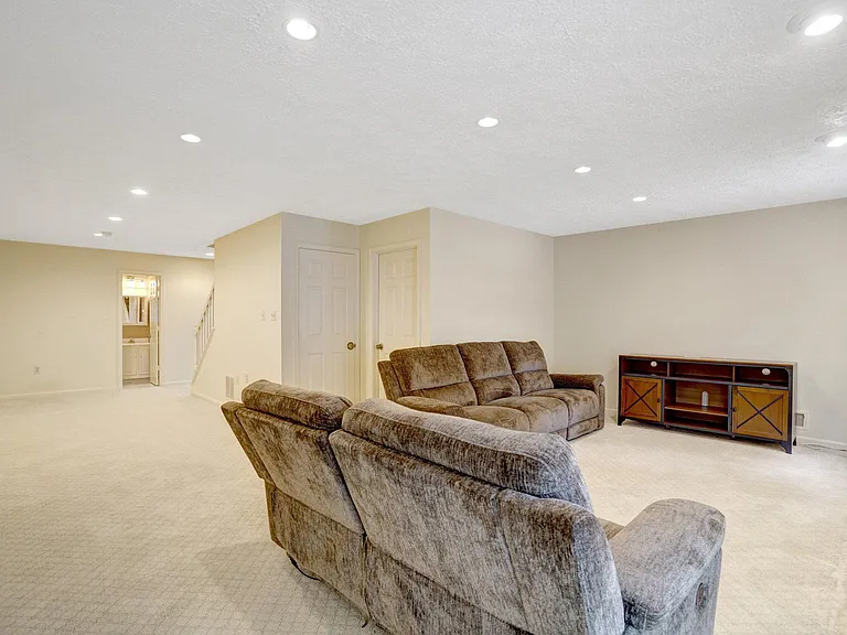 7975 Yancey Dr — Photo 25