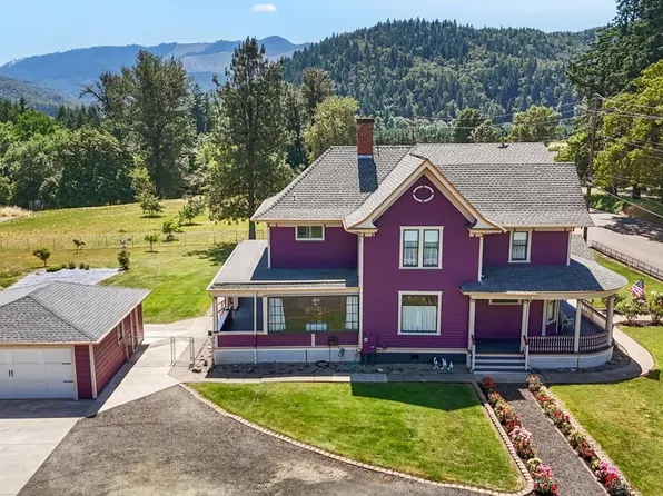 221 Main St, Riddle, OR 97469