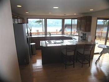 3rd image of 7626 Tyee Way NE
