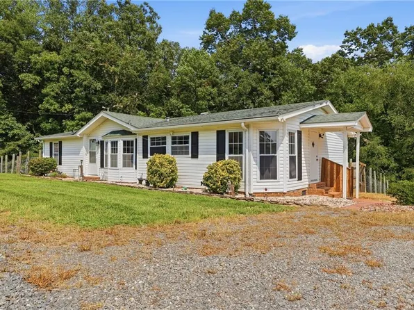 3028 Quaker Church Rd, Pinnacle, NC 27043