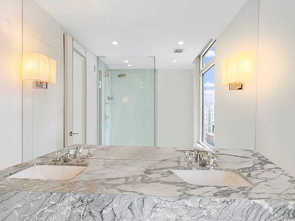 5th image of 305 E 85th St APT 11A