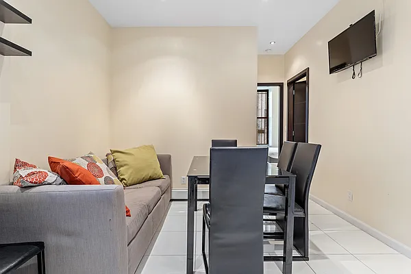 Rented by Safdie Realty Group | media 20