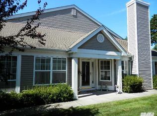 239 Glen Dr, Ridge, NY 11961