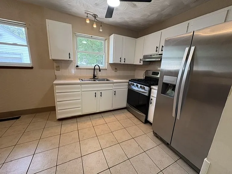 1383 Crestview Ave — Photo 5