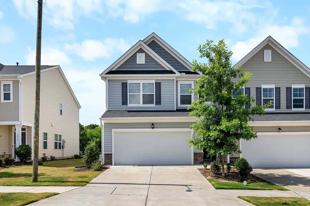 3 bed, 2.5 bath, 2014 sqft, $2,600 — Photo 1
