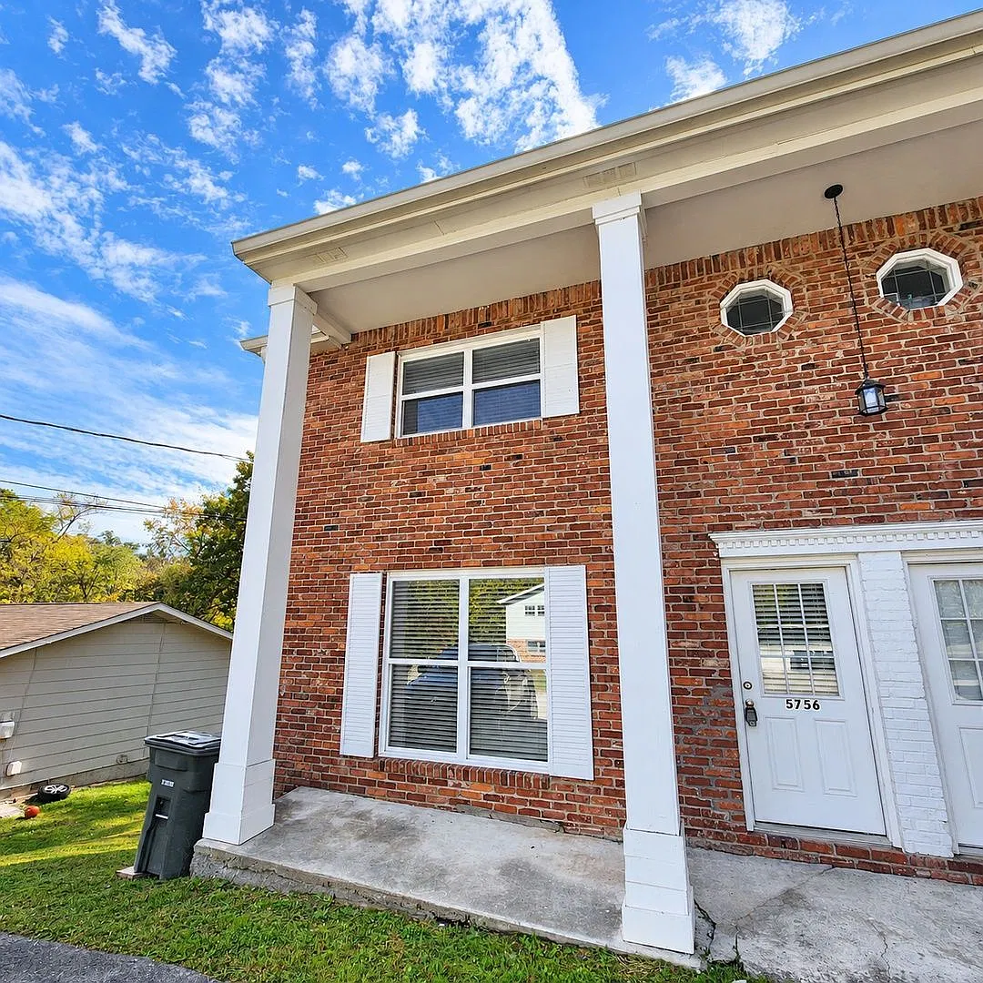 2 bed, 1.5 bath, 1100 sqft, $1,250 — Photo 1