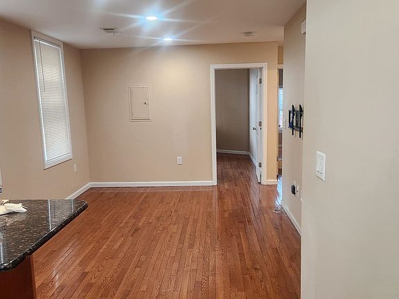 3rd image of 352 Woodlawn Ave