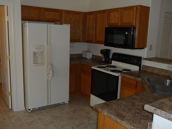 4th image of 3410 Plaza De Viola