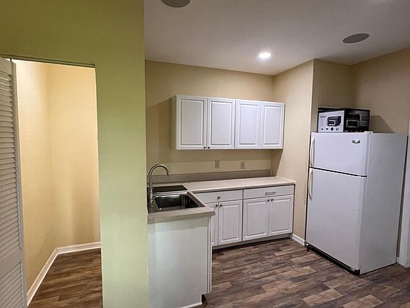 5th image of 3146 W Waverly Ave #B