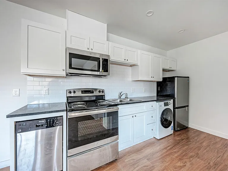 306 E 30th St #106 — Photo 10