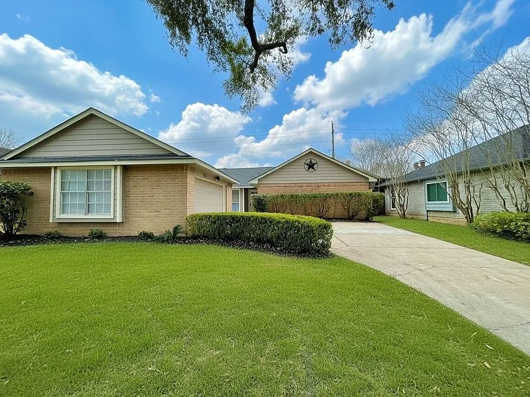 7011 Brockington Dr — Photo 1
