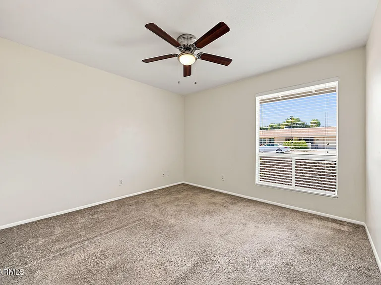 212 E Eugie Ave — Photo 10