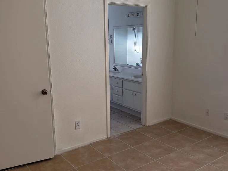 7037 Morales Cir — Photo 9
