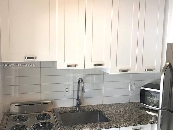 4th image of 812 NE 90th St APT 3