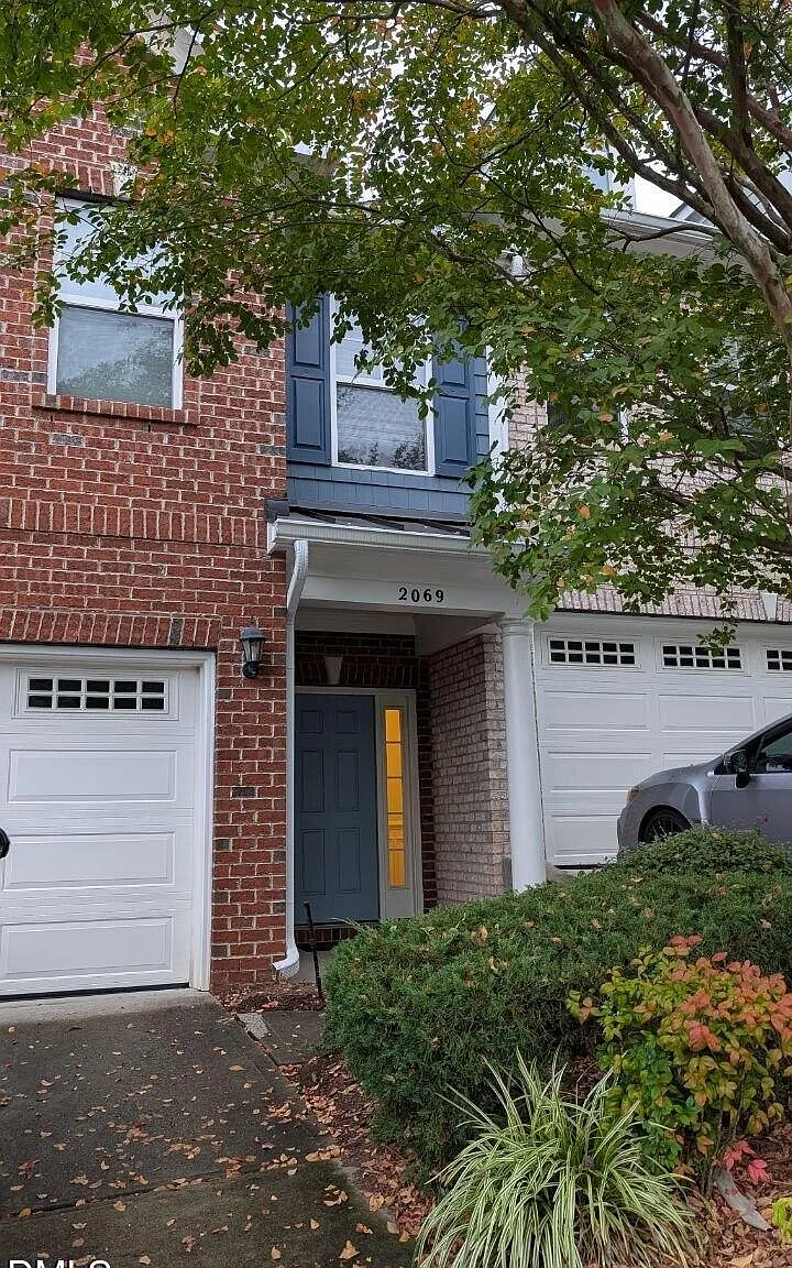 3 bed, 2.5 bath, $2,080 — Photo 3