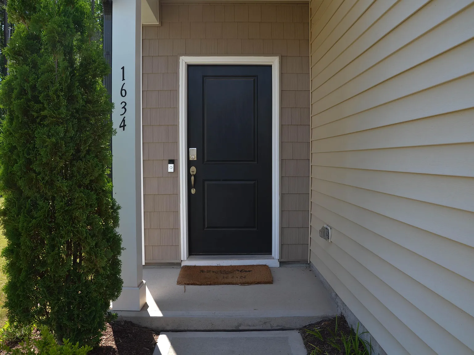 3 bed, 2.5 bath, 1935 sqft, $2,350 — Photo 2