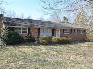 114 Watergate Dr, Mount Holly, NC 28006
