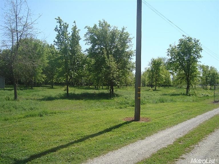 2nd image of 2365 Davis Rd