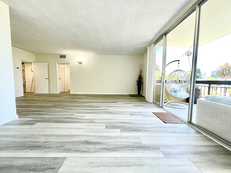 Occidental Towers Apartments — Photo 175
