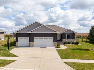 1104 Wood Lily Rd, Solon, IA 52333