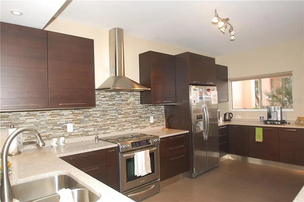 2 bed, 2.0 bath, 1581 sqft, $2,500 — Photo 3