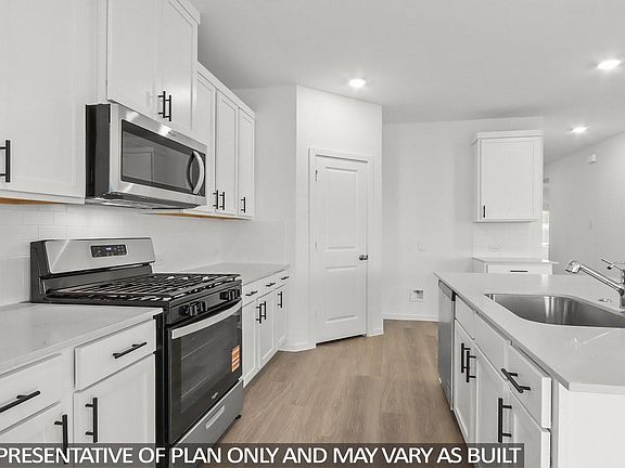3rd image of 16800 Country Roots Ave
