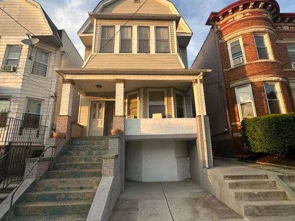270 Woodlawn Avenue image 1 of 20