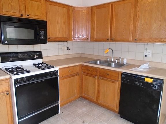 5th image of 826 Lexington Cir #826