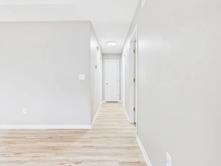 1206 Foxridge Dr — Photo 15