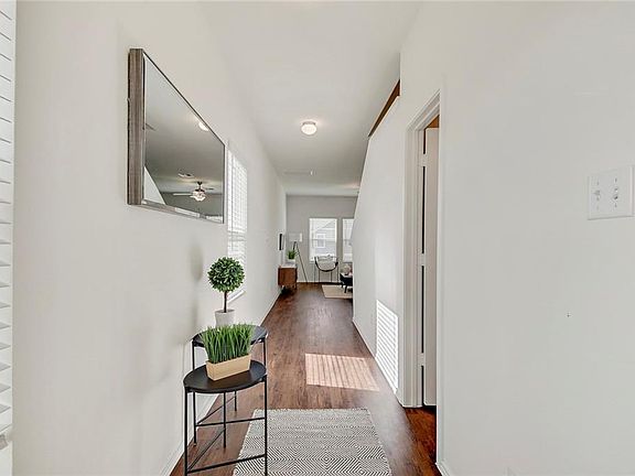 4th image of 121 Wind Flower Ln