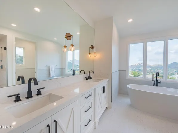 2390 Crombie Ct, Thousand Oaks, CA 91361