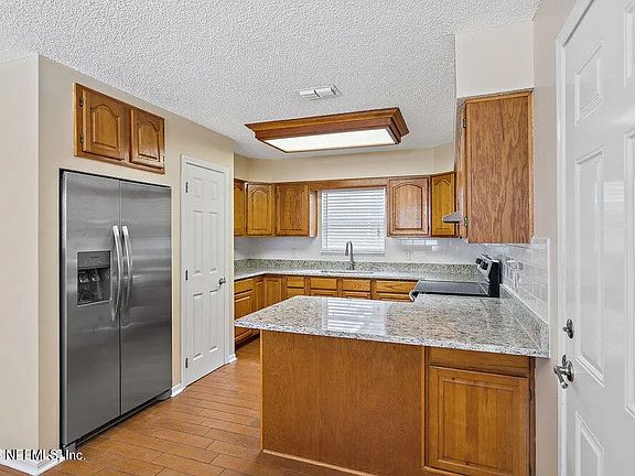 5th image of 4336 Lexington Ave