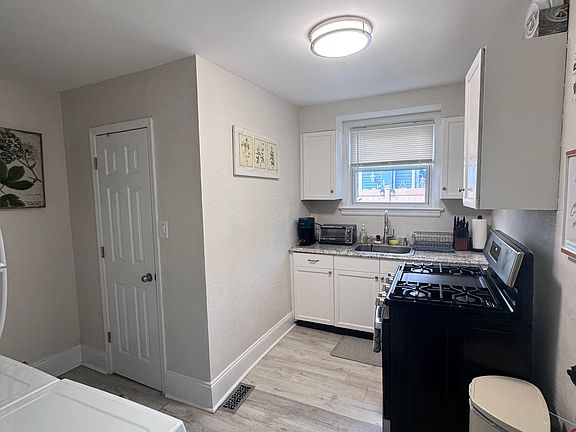 4th image of 111 Webb Ave