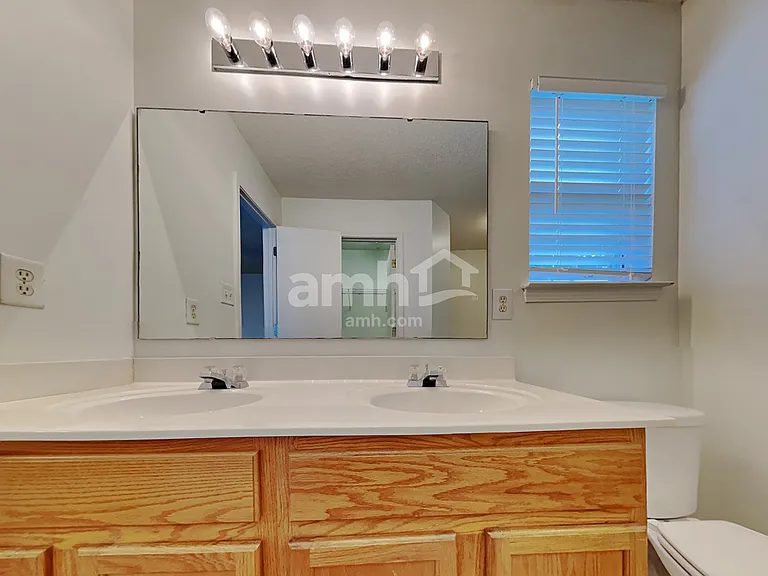160 Camforth Dr — Photo 12