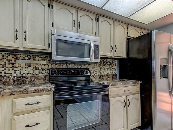 4th image of 13583 Cordova Dr
