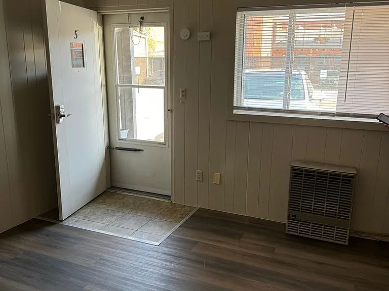 116-118 W Chestnut St — Photo 2