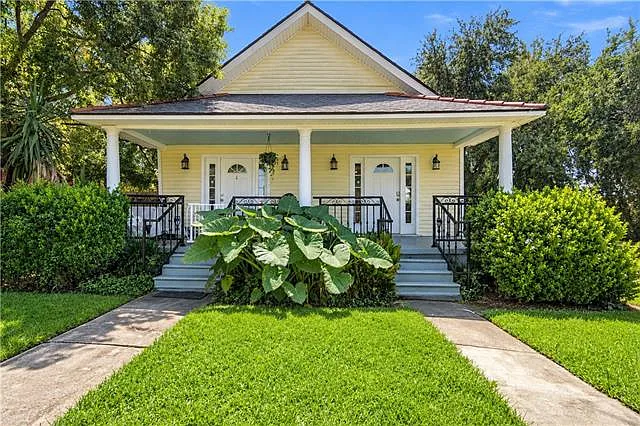 2 bed, 1.0 bath, 950 sqft, $1,800 — Photo 1