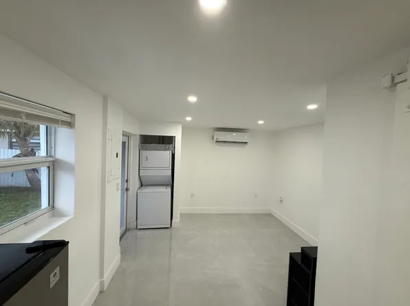 2880 NW 56th St, Miami, FL 33142