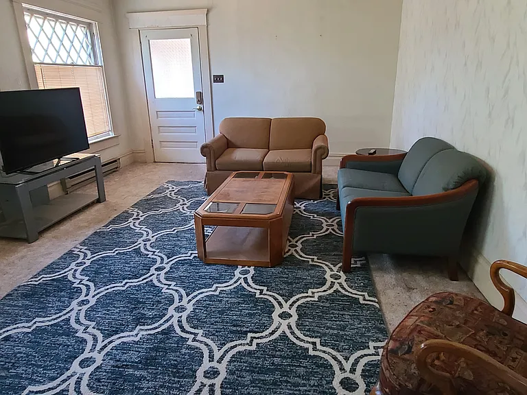 2117 S Grant Ave — Photo 2