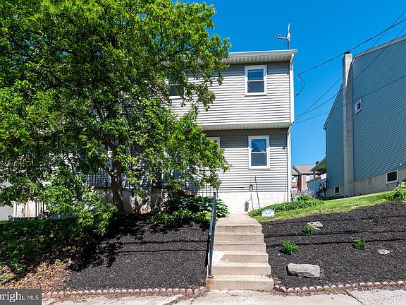 3rd image of 637 Willow St