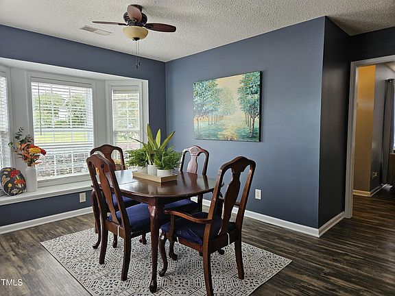 3rd image of 6927 Peppermill Way