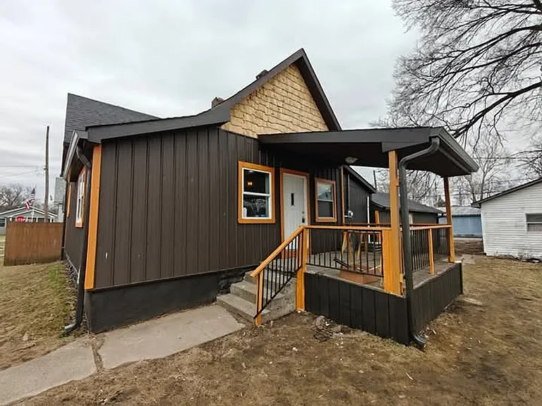 817 Indiana Ave — Photo 2